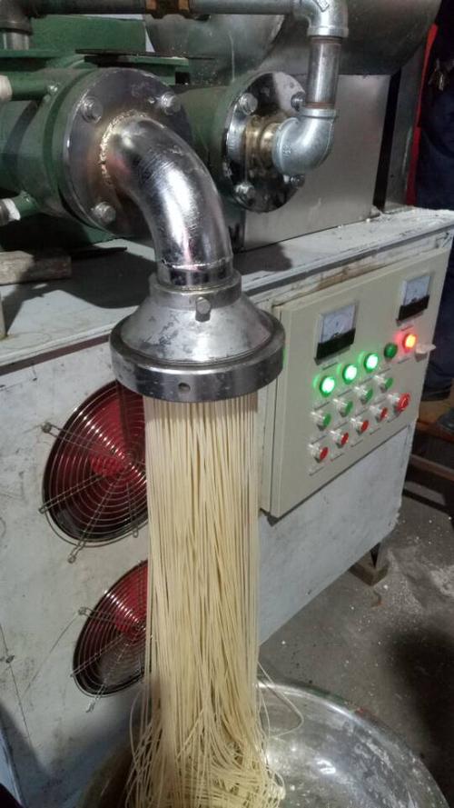 自熟米线机适用于个体,乡镇加工厂及城市食品加工厂